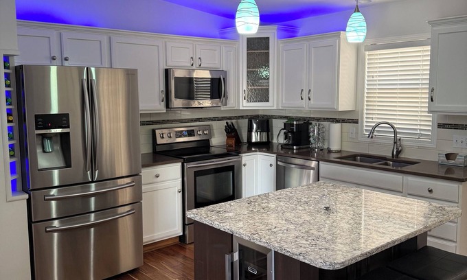 Dubuque House | Modern 3-bedroom, 3 full bath, 2 living areas, 2 kitchens, game room, hot tub!