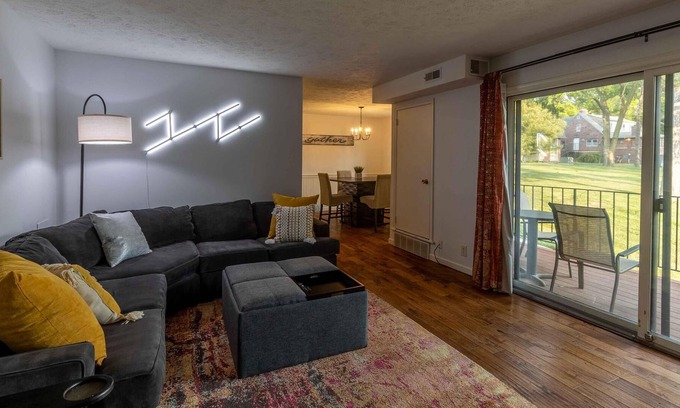 West Omaha Condo | Modern 3BR / 2BA Condo in the Heart of Omaha!