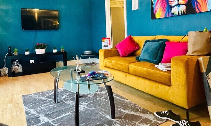 Stevenage House | Modern 3BR Contractor House w/Free Parking & Wifi