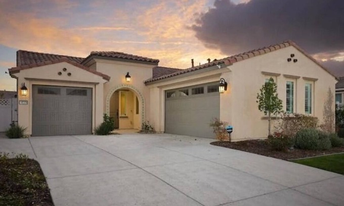 Greenacres House | Modern 3BR Home Gated Community