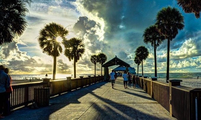 Spring Hill House | Modern 4 Bed/2 Bath Residence| Nicely Furnished| 20 Minutes to Beaches