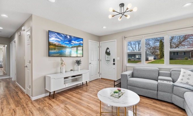 Bettendorf House | Modern 4 Bedrm House [5 w/divider], NEW 2nd Bathrm, Large Fenced Backyd w/Patio