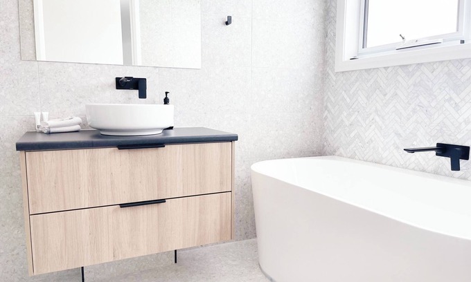 Wagga Wagga Apartment | Modern 4 Bedroom Retreat in Wagga Wagga!