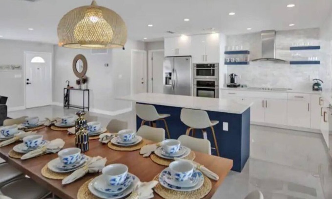 Hollywood Hills House | Modern 4 BR - Heated Pool - Game Room - Arcades- Kosher Option