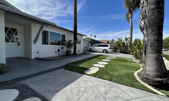 Thousand Oaks House | Modern 4 King Beds/Beauty Large yard/Golf/WFH/Long Stay/WIFI/FWY/25mins to Beach