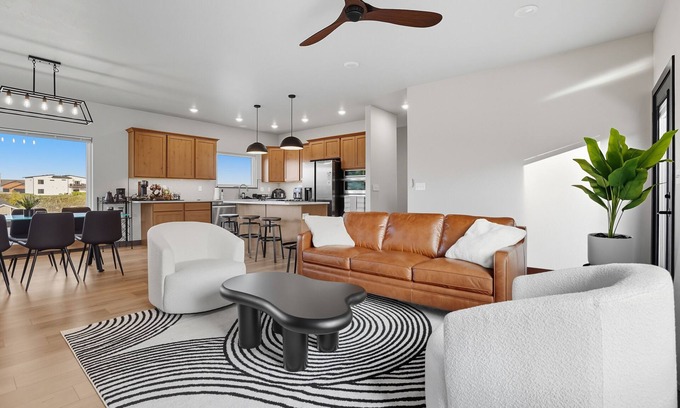 Rapid City House | Modern 4BR Near Hospitals & Downtown - Gateway to Black Hills & Rushmore