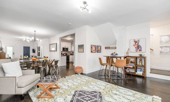 South Hyde Park House | Modern 5BR/5BA | Close to Art museum | Plaza