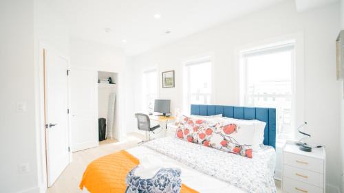 Park View House | Modern 5BR & 5BA Rooftop Deck & Private Parking