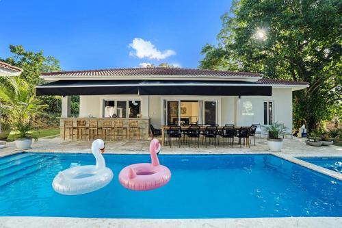 Urbanizacion Tavarez House | Modern 6 Br Villa With Hot Tub