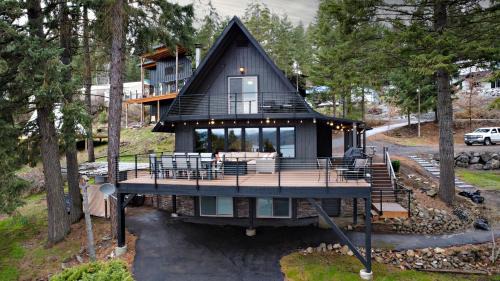 Worley Apartment | Modern A-frame cabin in Cavebay for 14 guests