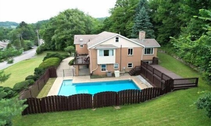 Wexford House | Modern & Accessible 5Bd Home in Wexford/Pittsburgh