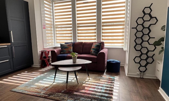 Westcliff-on-Sea Apartment | Modern accomodation in Westcliff-On-Sea