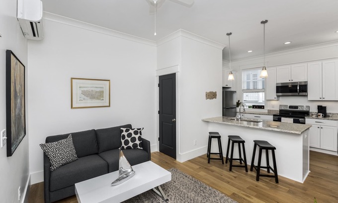 Harleston Village House | Modern Amenities in Historic Charleston's Harleston Village