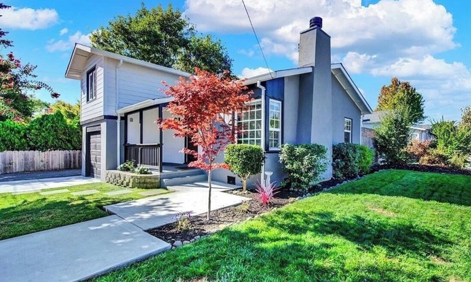 Napa House | Modern and chic Napa home, walking distance to downtown