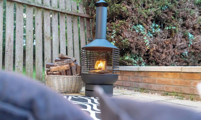 Thetford House | Modern and Spacious 4 Bedroom House with WiFi,Garden, Parking and Smart TV