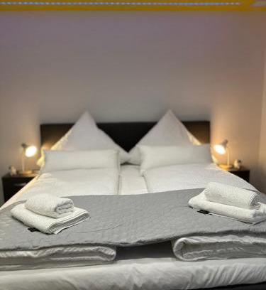 Neuburg Apartment | Modern Apartments Neuburg P - TOP - 2 Zimmer, Komfort, Balkon, Wi-Fi, Smart TV, Große Dusche, Küche