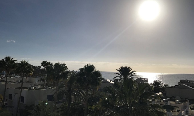 Playa del Aguila Apartment | Modern apartment overlooking the sea