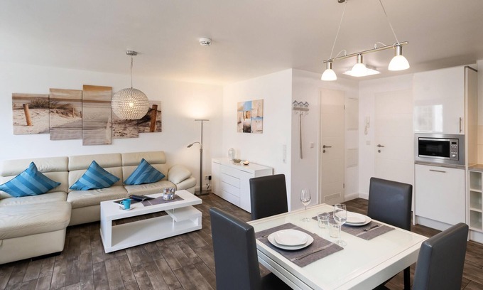 Westerland Apartment | Modern apartment, close to the beach with balcony, parking space, WLAN. Pets allowed.