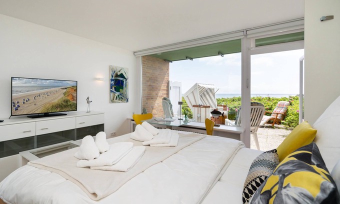 List Apartment | Modern apartment with terrace, unique sea view and WLAN. Pets allowed.