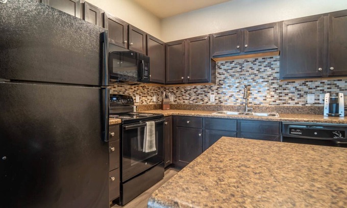 Powdersville Apartment | Modern Apartment in Prime Location (ID8167X79)