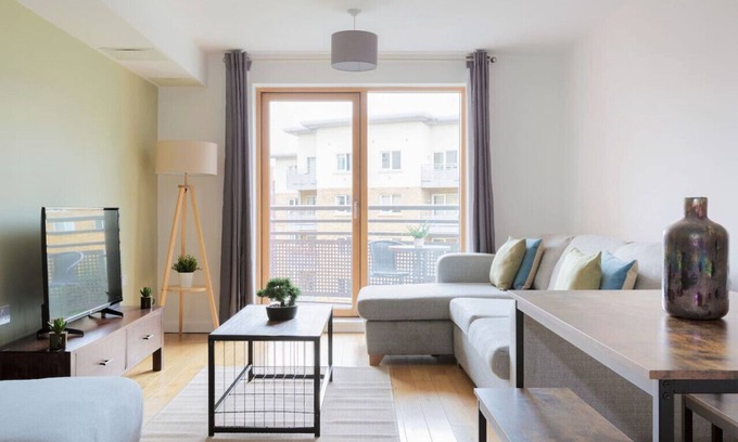 Bow Apartment | Modern Apartment in Bow