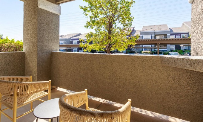 Rhodes Ranch Apartment | Modern Apartment in Prime Location (ID6172X20)