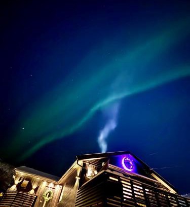 Krokelvdalen Apartment | Modern Apartment with Aurora & Midnight Sun Views, Close to Snow Dome, ski slopes Store & Bus Stop, Free Parking