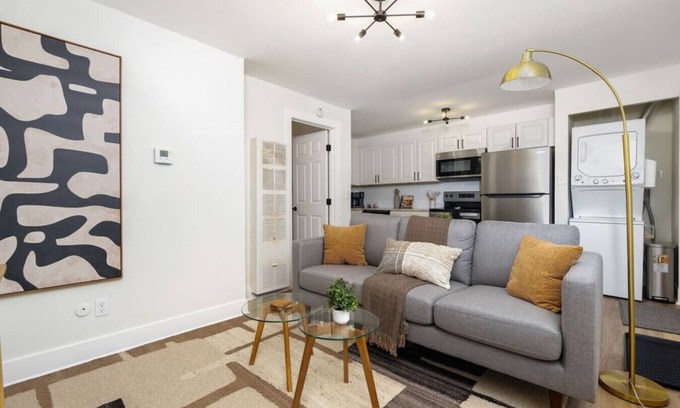 Downtown Columbus Apartment | Modern Apt | Parking | Near German Village + Dtwn