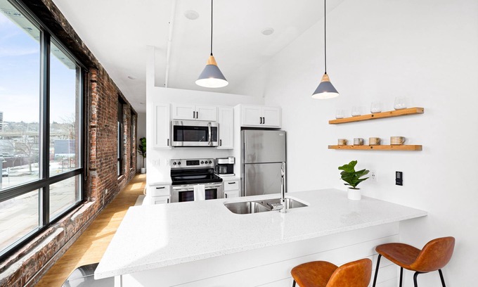 Duluth Apartment | Modern Apt w/Gym, Elevator, Coffee Shop | 207