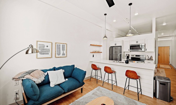 Duluth Apartment | Modern Apt w/Gym, Elevator, Coffee Shop | 221