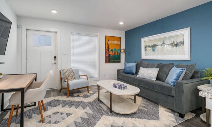 Forest Park Apartment | Modern Apt w/Skyline Views + Parking