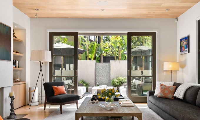 Allied Arts House | Modern Architectural Oasis in Menlo Park