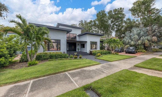 Davis Islands House | Modern beautiful home steps to Bayshore & Downtown