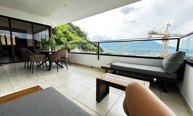 Antiguo Cuscatlan House | Modern Big House with Stunning Views in Nuevo Cuscatlan!n