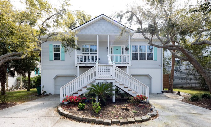 Sunset Point House | Modern Boho style Folly beach house -3 blocks from the beach!