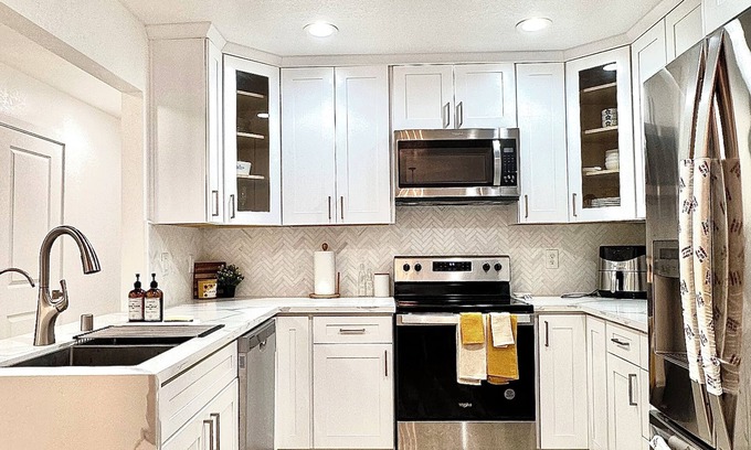 Pocket House | Modern, bright, and lovely house 8 min from Sacramento Downtown