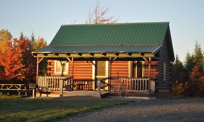 East Corinth Cabin | Modern cabin, large interior space, sleeps 6.