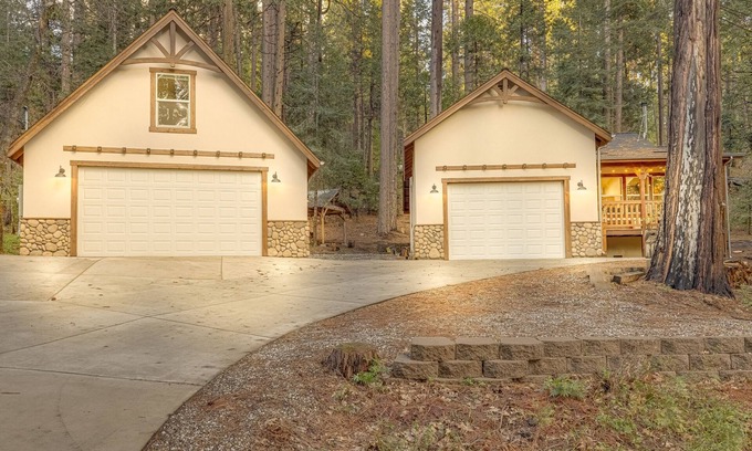 Glencoe Cabin | Modern cabin w/separate studio! Close to lakes, bike/hike trails, ski slopes