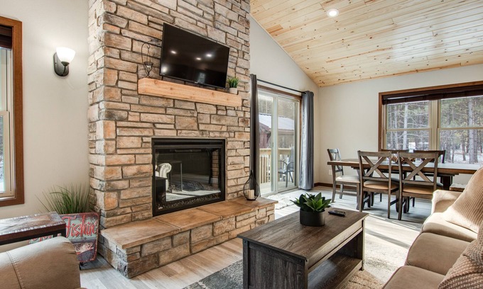 Arkdale House | Modern cabin with fast WiFi, firepit, pergola, W/D, & central AC