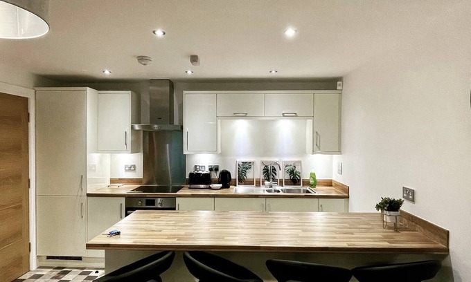 Richmond Apartment | Modern Central Basement Apartment, Richmond