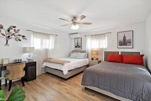 Palmdale House | Modern City Ranch 3 bdrm Family Home Access by Dirt Road