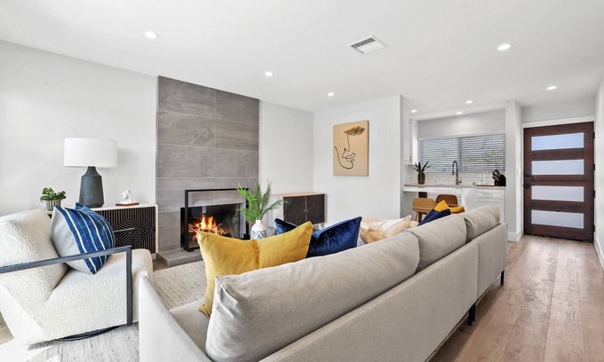 Corona del Mar House | Modern Coastal 2 Bedroom CDM Home