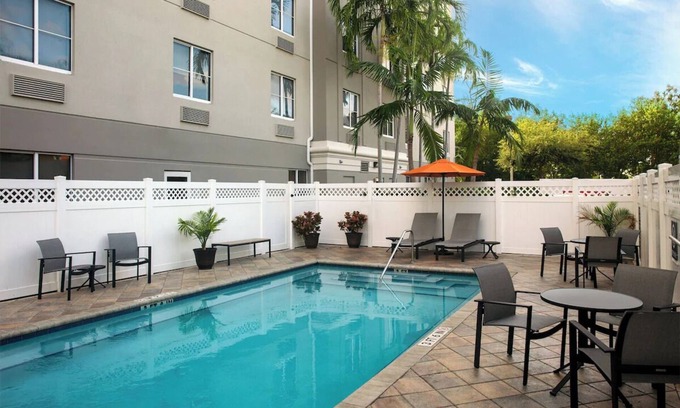Dania Beach Hotel | Modern Comfort: 4 Units. Onsite Pool. Parking. Short Drive to Port Everglades!