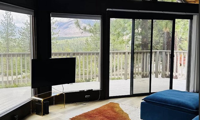 Echo Lake Cabin | Modern Comfy Cabin in South Lake Tahoe w/a Hot Tub!