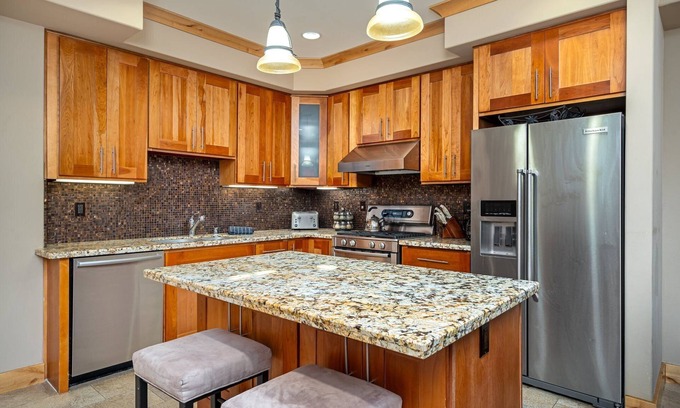 Bear Valley Condo | Modern Condo- Jacuzzi Tub SM #201 by Bear Valley Vacation Rentals