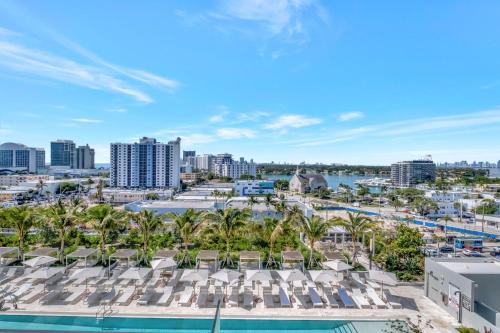 North Beach Apartment | Modern Condo w Balcony At 72 Park