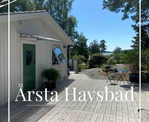Arsta Havsbad Villa | Modern Cottage in Årsta Havsbad Stockholm, Sweden
