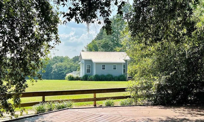 Hartsfield House | Modern Cottages Caroline's Cottage