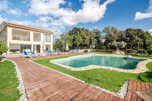 Majorca House | Modern Countryside House 10min to the beach