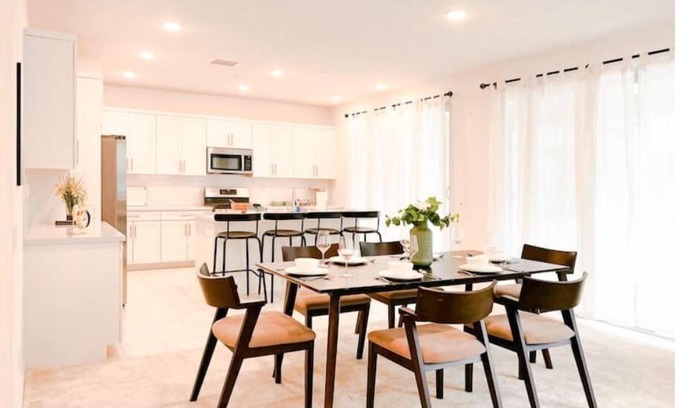 Ontario House | Modern & Cozy 5BR near Ontario Airport